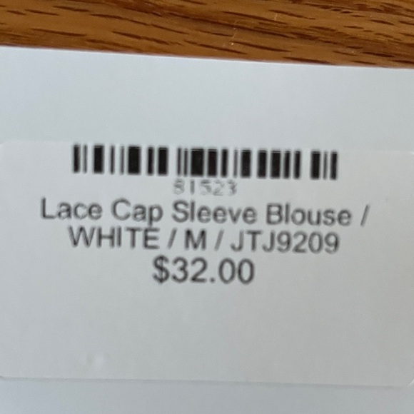 Boutique linen look sleeveless twist front top with lace trim - Picture 9 of 9